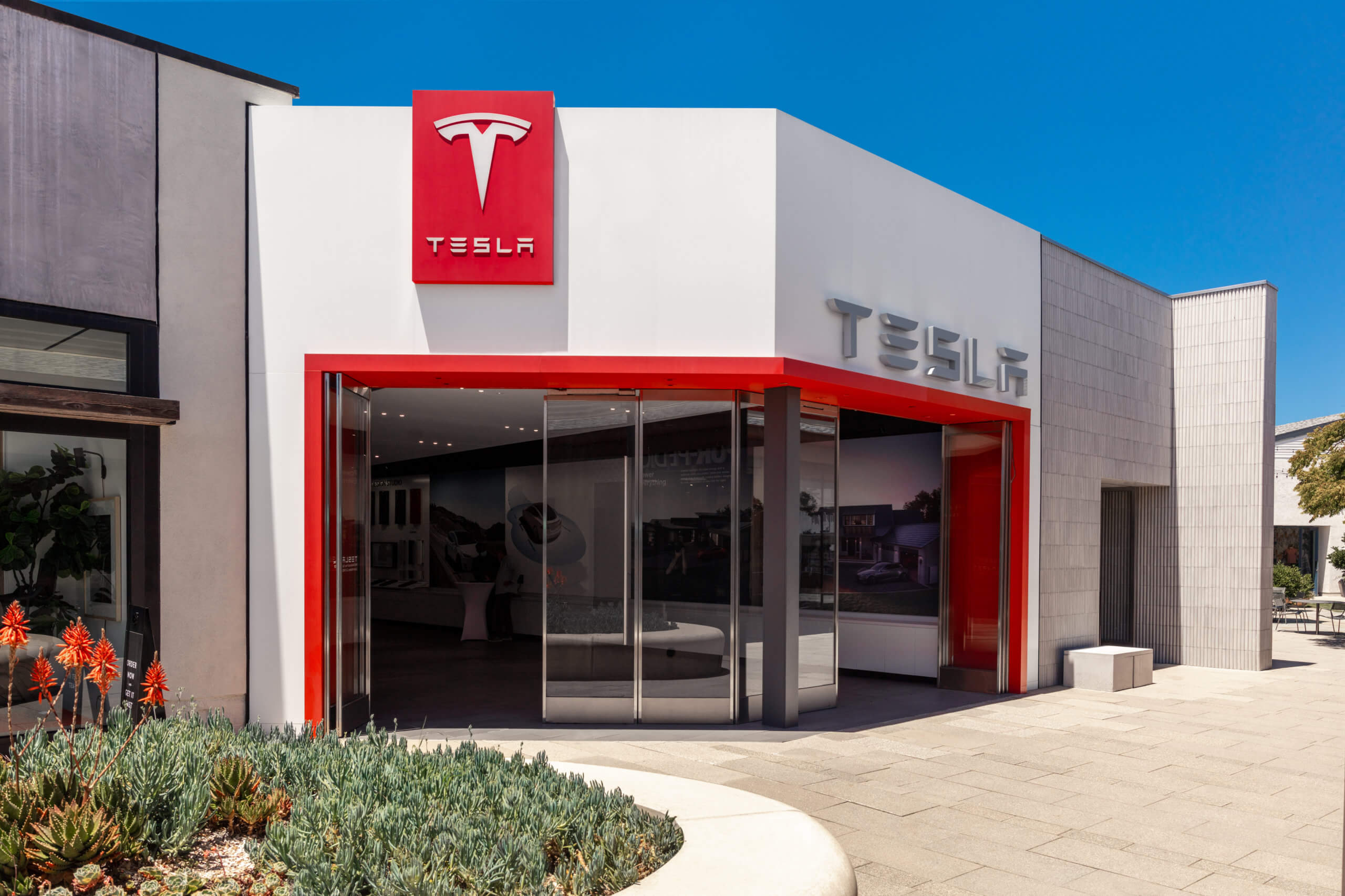 Tesla: le vendite in Europa calano del 45%